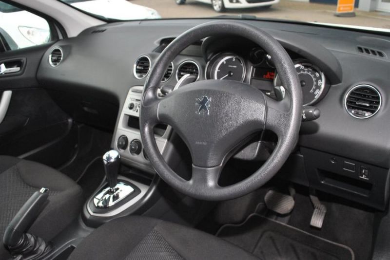 2010 Peugeot 308 5 Door 1.6 HDi 110 S FAP image 4