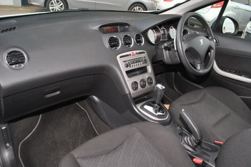 2010 Peugeot 308 5 Door 1.6 HDi 110 S FAP image 5