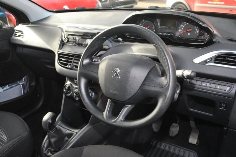 2012 Peugeot 208 1.4 HDi image 4