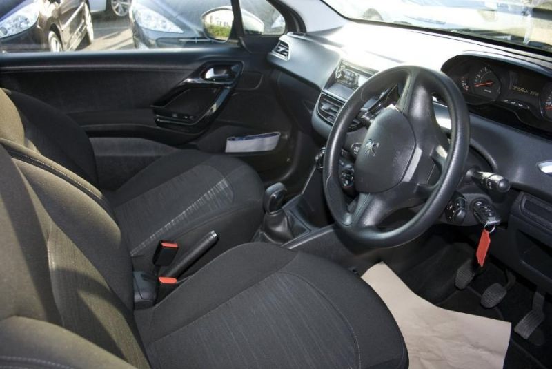 2012 Peugeot 208 1.4 HDi image 4