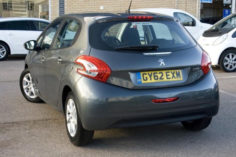 2012 Peugeot 208 1.2 VTi image 2