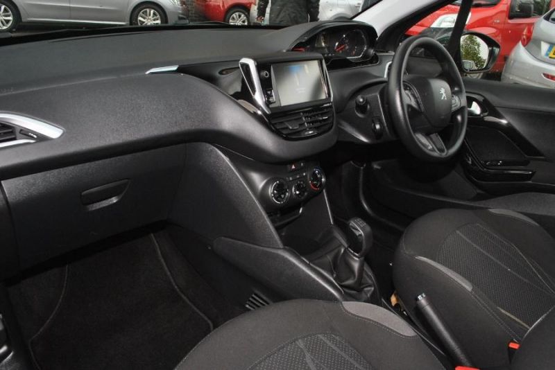 2012 Peugeot 208 1.2 VTi image 5