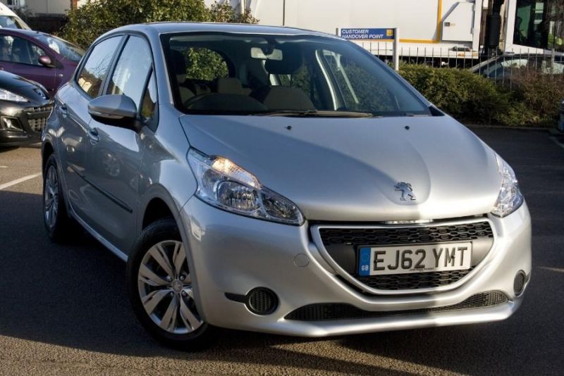 2012 Peugeot 208 1.2 VTi image 1