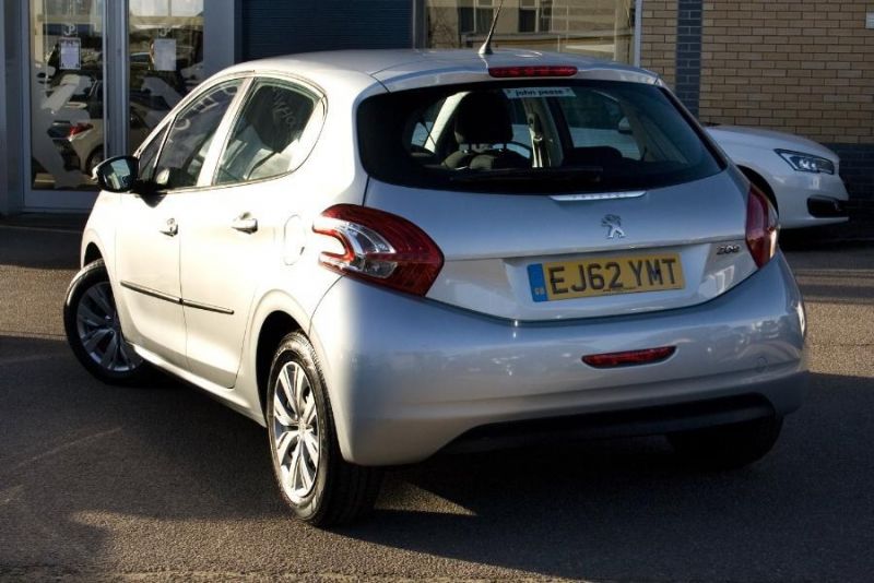 2012 Peugeot 208 1.2 VTi image 3