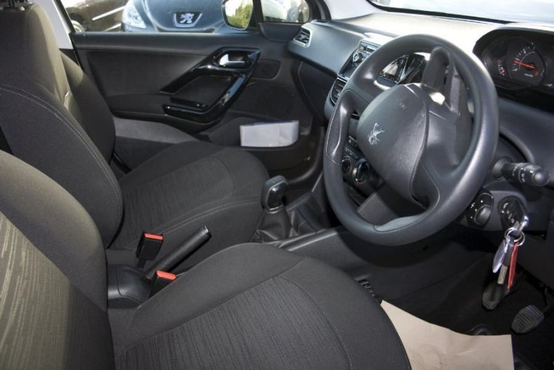 2012 Peugeot 208 1.2 VTi image 4