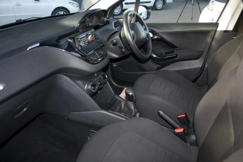 2012 Peugeot 208 1.2 VTi image 5