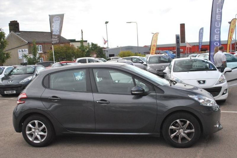 2012 Peugeot 208 1.2 VTi image 2