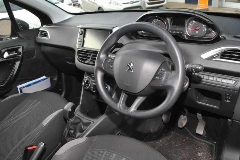 2012 Peugeot 208 1.2 VTi image 4