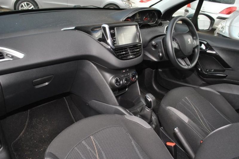 2012 Peugeot 208 1.2 VTi image 5