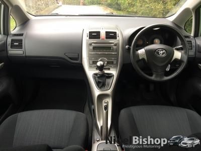 2008 Toyota Auris 1.6 VVT-i TR 5 Door image 5