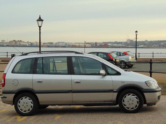 2004 VAUXHALL ZAFIRA 2.0 DESIGN DTI image 2