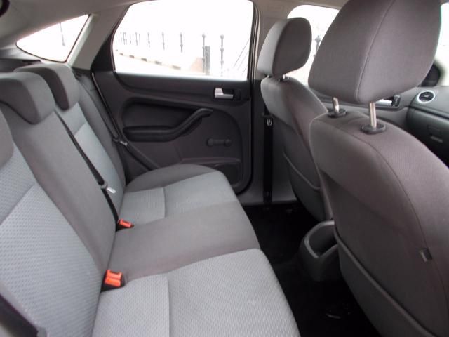 2006 FORD FOCUS 1.4 LX 5d image 5