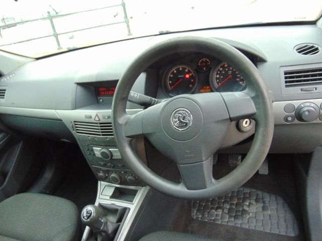 2005 VAUXHALL ASTRA 1.4 LIFE 16V TWINPORT image 4