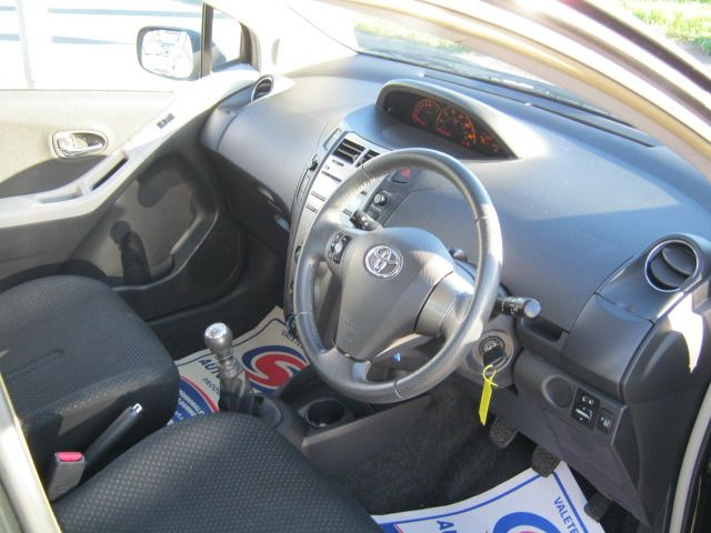 2010 TOYOTA YARIS 1.3 TR VVT-I image 4
