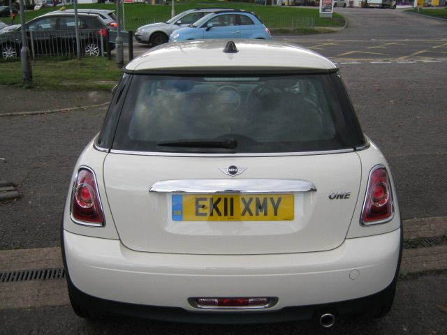 2011 MINI HATCH ONE 1.6 ONE 3d image 3