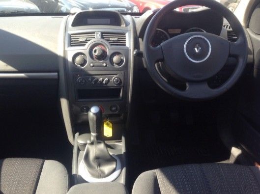 2006 Renault Megane 1.6 VVT Dynamique 5dr image 4