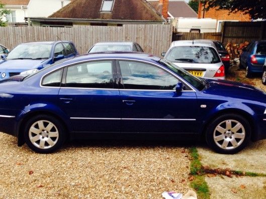 2003 Volkswagen Passat 1.9TD Sport 4dr image 2