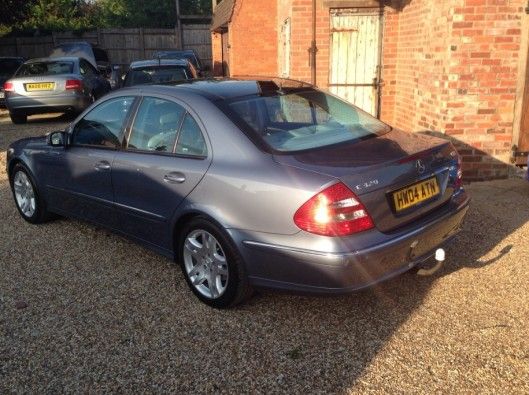 2004 Mercedes-Benz E320 CDI Avantgarde 4dr image 2