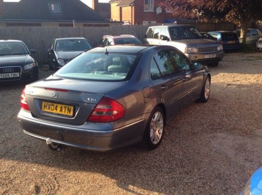 2004 Mercedes-Benz E320 CDI Avantgarde 4dr image 3