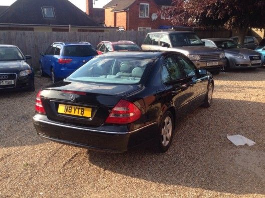 2006 Mercedes-Benz E220 CDI Avantgarde 4dr image 2