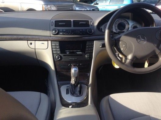 2006 Mercedes-Benz E220 CDI Avantgarde 4dr image 4