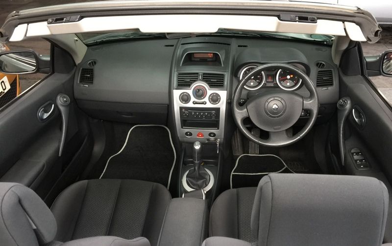 2005 Renault Megane 1.6VVT Dynamique 2Dr image 3
