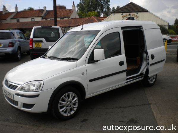 2011 Vauxhall Combo 1700 1.3CDTi image 2