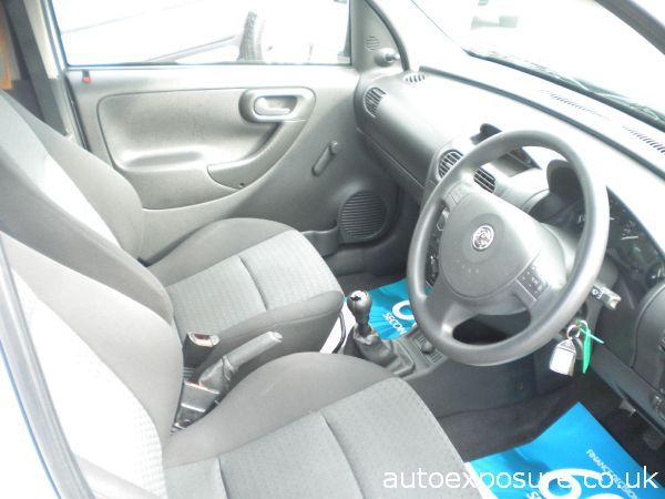 2011 Vauxhall Combo 1700 1.3CDTi image 5