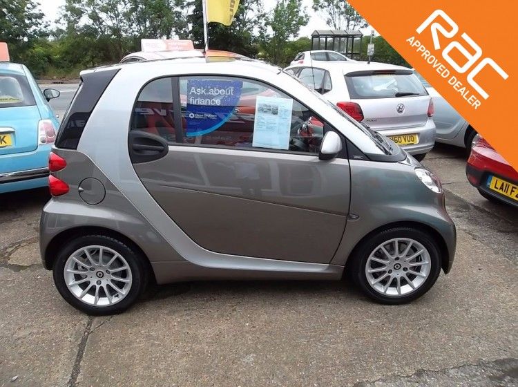 2011 Smart Fortwo Coupe Passion mhd 2dr image 2