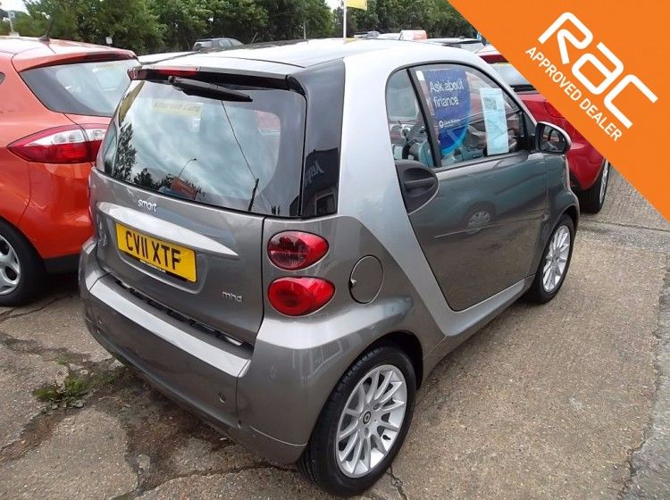 2011 Smart Fortwo Coupe Passion mhd 2dr image 3