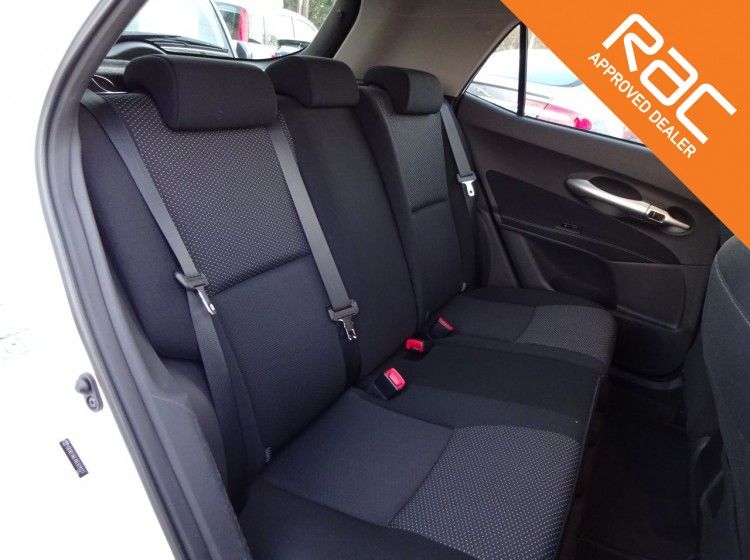 2012 Toyota Auris 1.6 V-Matic TR 5dr image 5