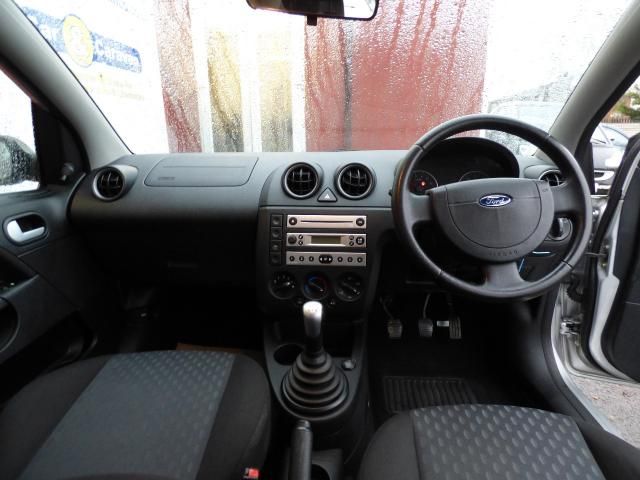 2004 FORD FIESTA 1.4 ZETEC 16V 5d image 4