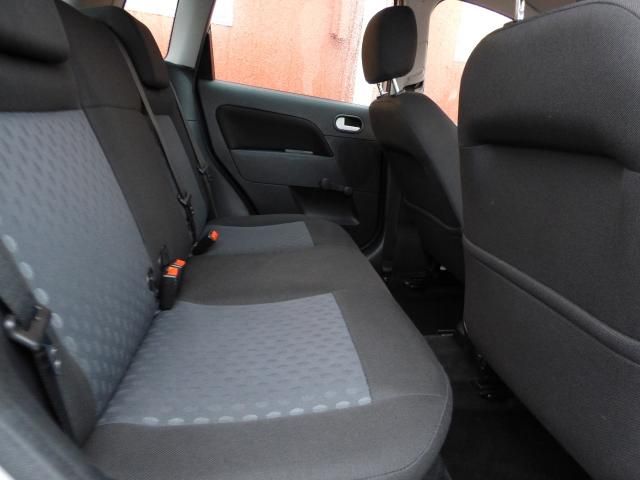 2004 FORD FIESTA 1.4 ZETEC 16V 5d image 5