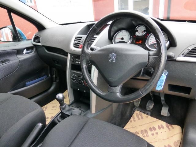 2006 PEUGEOT 207 1.4 SPORT 5d image 4