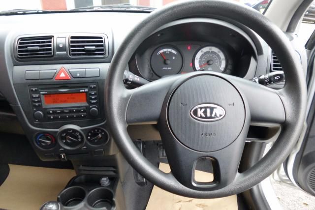 2011 KIA PICANTO 1.0 1 5d image 4