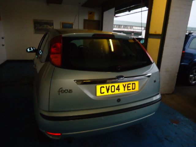 2004 Ford Focus Ghia image 3