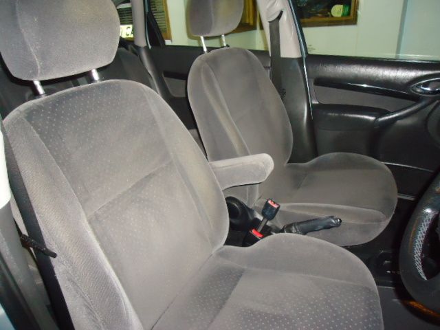2004 Ford Focus Ghia image 5
