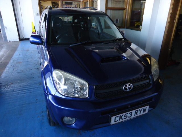 2003 Toyota RAV4 XT4 D-4D image 2