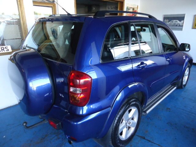 2003 Toyota RAV4 XT4 D-4D image 3