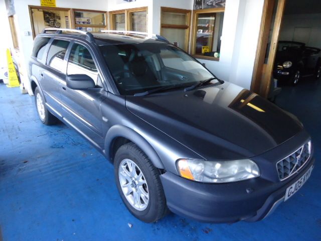 2005 Volvo XC70 image 1