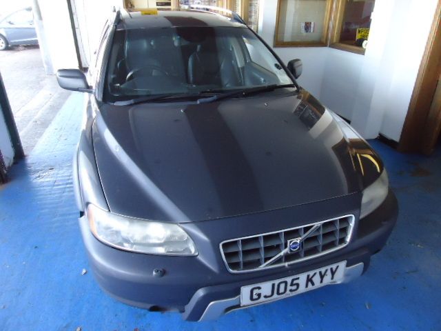 2005 Volvo XC70 image 2