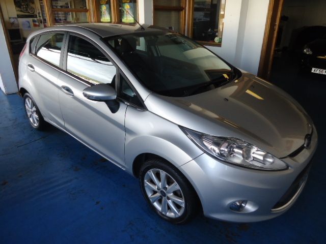 2010 Ford Fiesta Zetec 16V image 1