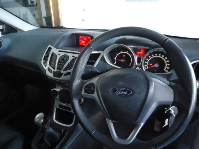 2010 Ford Fiesta Zetec 16V image 4