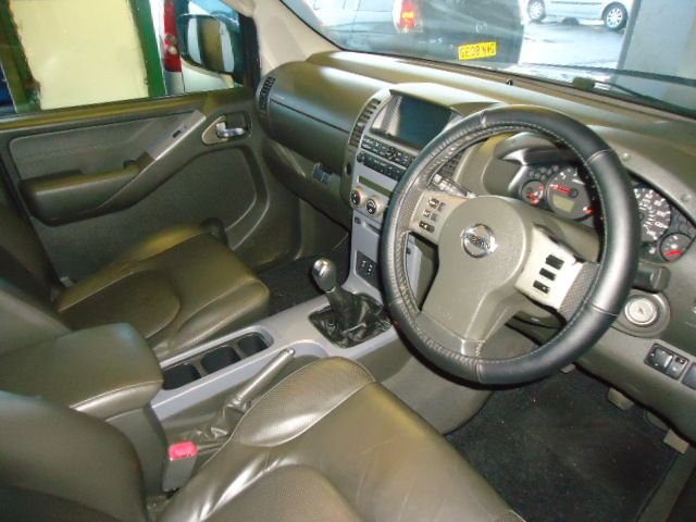 2008 Nissan Navara Aventura DCI 4X4 image 4