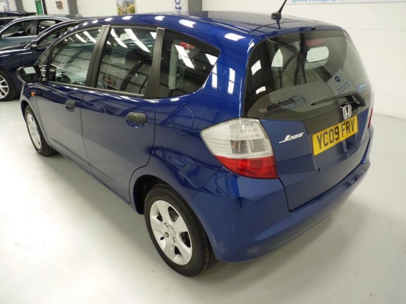2009 Honda Jazz I-VTEC image 2