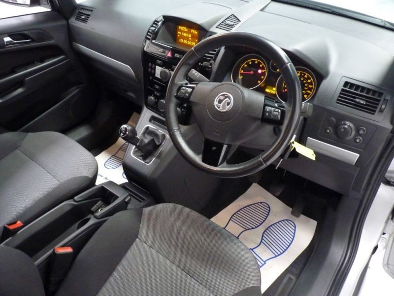 2012 Vauxhall Zafira EXCLUSIV image 4
