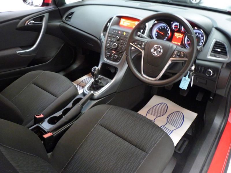 2012 Vauxhall Astra GTC SPORT S/S image 4