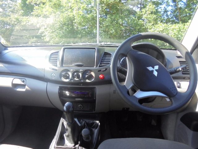 2011 MITSUBISHI L200 2.5 DI-D 4X4 image 4