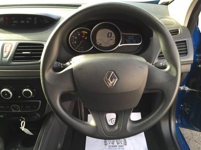 2011 RENAULT MEGANE 1.5 DCI image 4