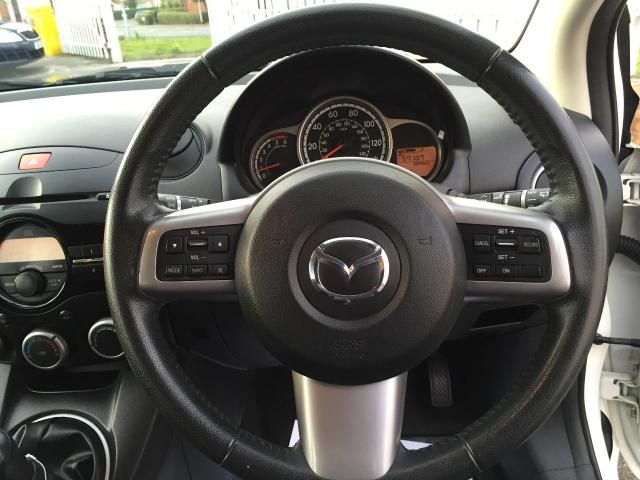 2012 MAZDA 2 1.6 D SPORT 5d image 4
